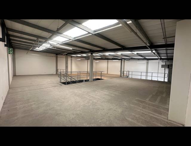 572M² MINI FACTORY TO LET IN STIKLAND INDUSTRIAL
